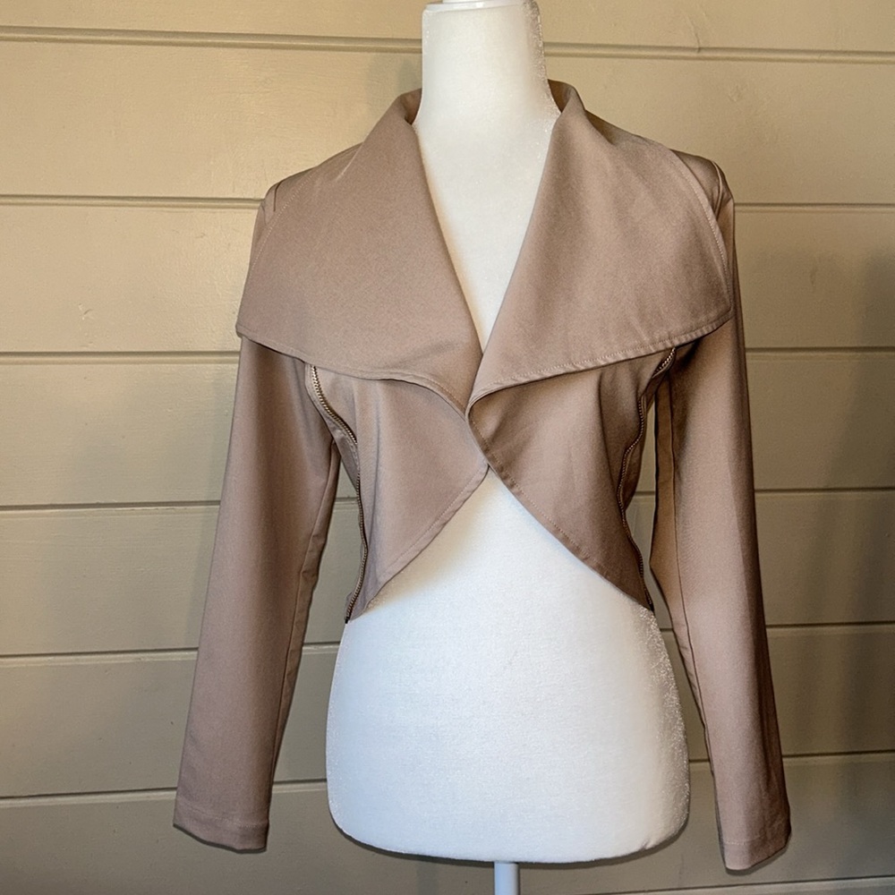 Chic Cropped Statement Jacket Elegant Tie-Back De… - image 4